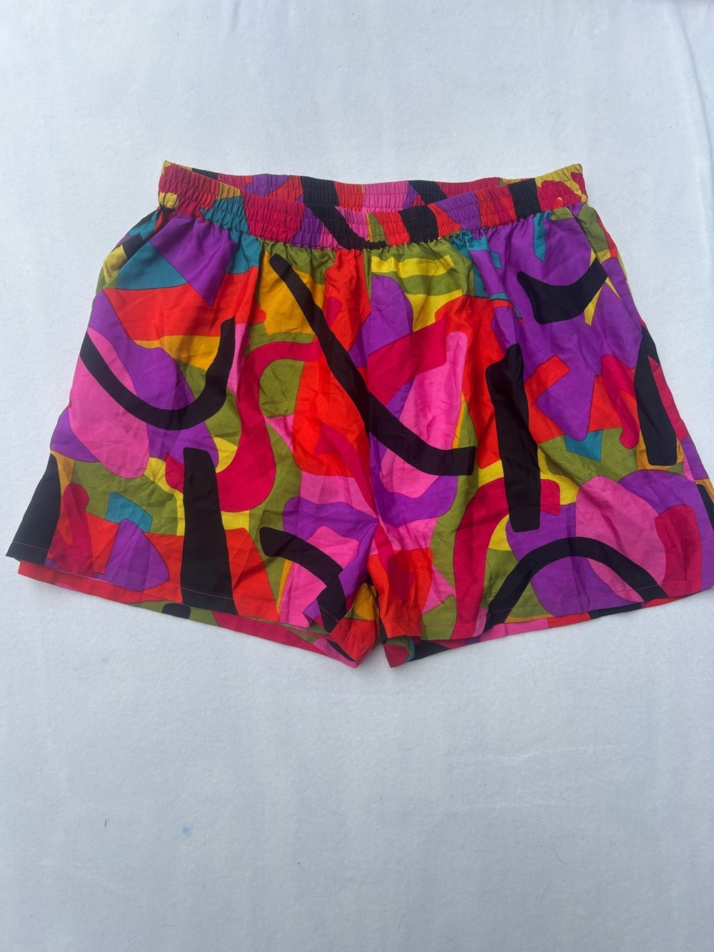 Vibrant Abstract Print Women's Shorts - Multicolor